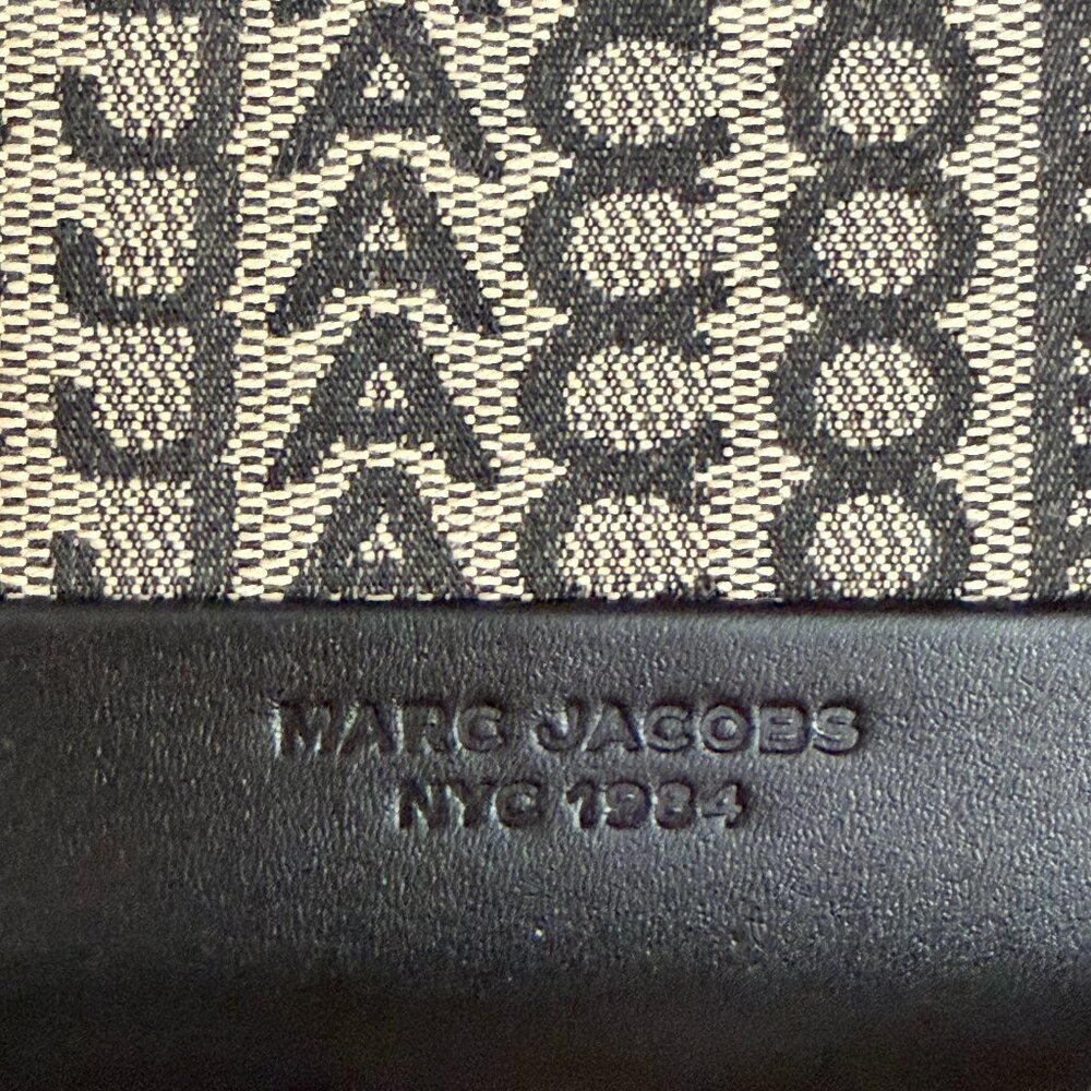 MARC JACOBS The Monogram Jacquard Continental Wristlet Wallet - Picture 4 of 10
